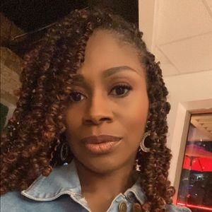 Meet your Posher, Regina